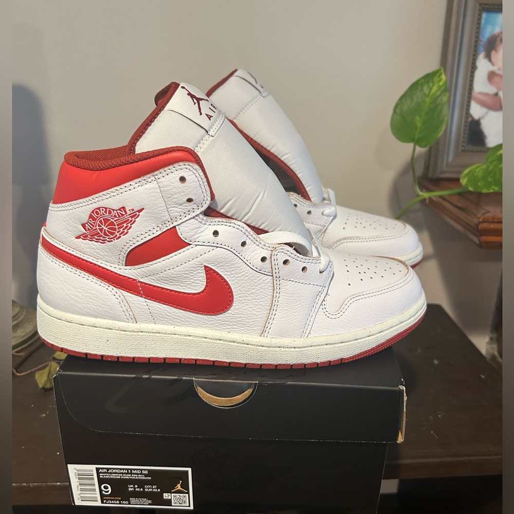 Jordan Air 1 Mid SE